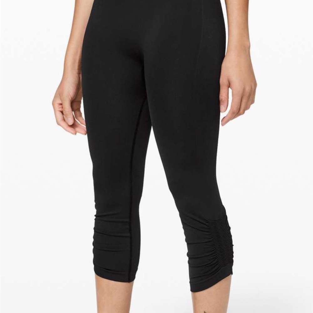 Ebb to Street Size 4.  Lululemon Black Cropped Leggings 21”